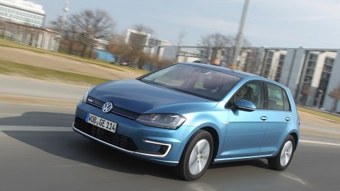 Test Volkswagen e-Golf. VW wil met de e-Golf vooral de mogelijkheden van het modulaire MQB-platform laten zien.