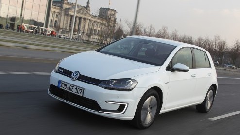 Test Volkswagen e-Golf. VW wil met de e-Golf vooral de mogelijkheden van het modulaire MQB-platform laten zien.