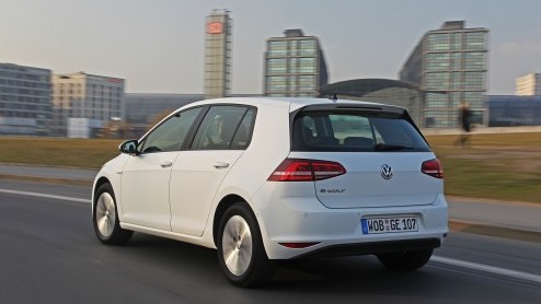 Test Volkswagen e-Golf. VW wil met de e-Golf vooral de mogelijkheden van het modulaire MQB-platform laten zien.