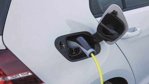 Volkswagen opent op 13 mei de orderboeken van de elektrische e-Golf. De prijslijst start bij 35.490 euro. Volkswagen komt echter ook met een zogeheten Easy Electric-abonnement, bekend van de Up.