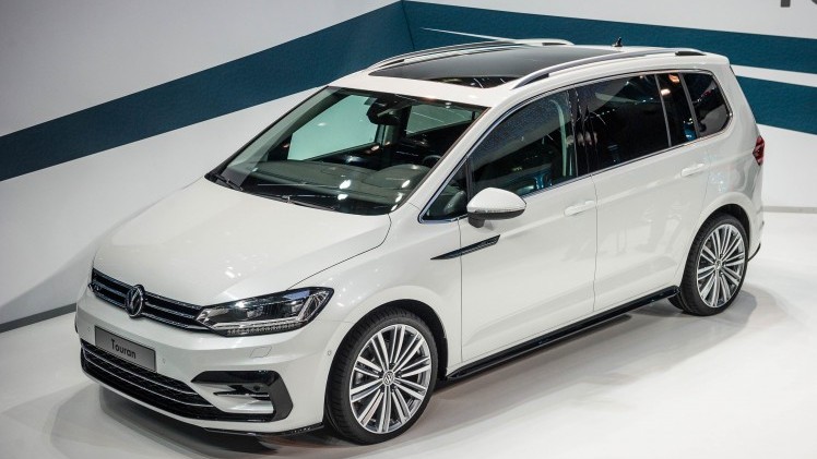 De nieuwe Volkswagen Touran staat vanaf september in de showroom en is er vanaf 28.890 euro.