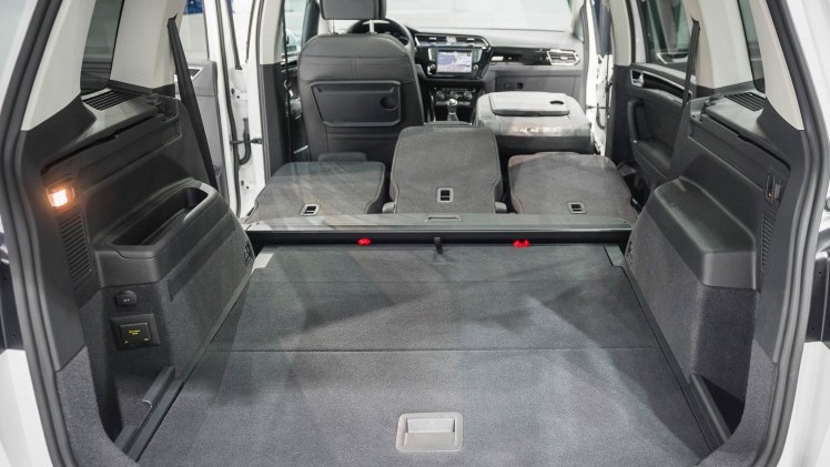 De nieuwe Volkswagen Touran staat vanaf september in de showroom en is er vanaf 28.890 euro.