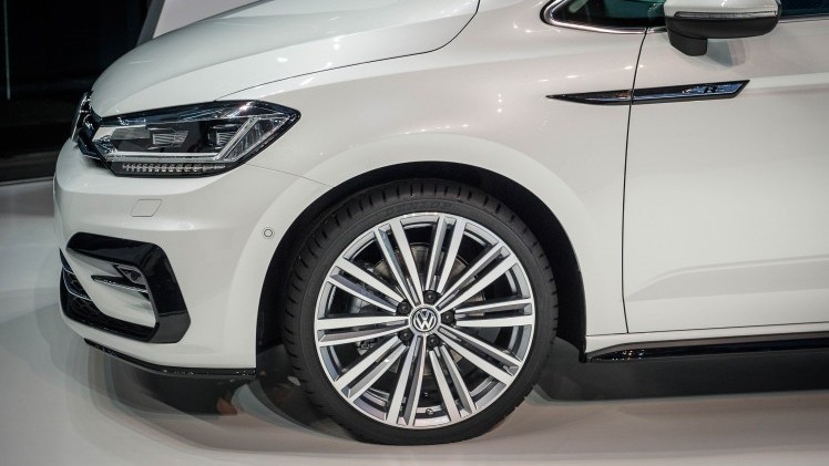 De nieuwe Volkswagen Touran staat vanaf september in de showroom en is er vanaf 28.890 euro.