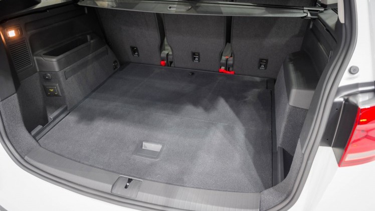 De nieuwe Volkswagen Touran staat vanaf september in de showroom en is er vanaf 28.890 euro.