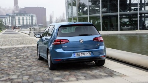 Volkswagen heeft de prijslijst van de Golf nog eens onder de loep genomen en hier en daar wat wijzigingen doorgevoerd. Tevens is de uitrusting uitgebreid en gelden extra inruilpremies.