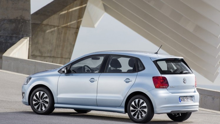 Autoverkopen januari 2015 zijn 8% hoger dan in januari 2014. Volkswagen trapt het jaar aan de leiding af met de hoogste verkopen.