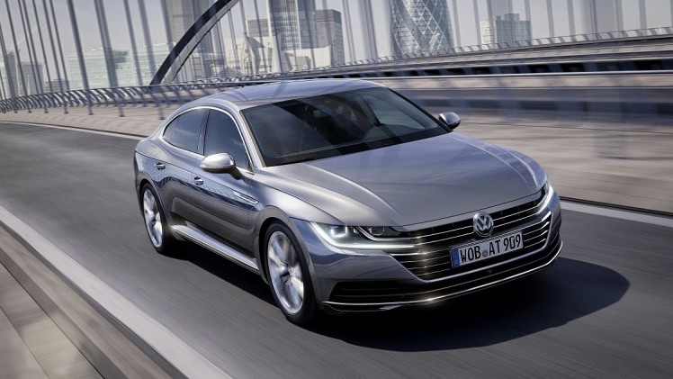 De verkoop van de Volkswagen Arteon is van start gegaan. De auto is er eerst alleen nog als het zakelijke topmodel, de andere uitvoeringen volgen in juni voor prijzen vanaf 40.000 euro.
