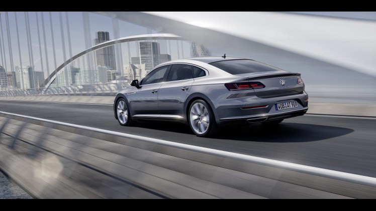 De verkoop van de Volkswagen Arteon is van start gegaan. De auto is er eerst alleen nog als het zakelijke topmodel, de andere uitvoeringen volgen in juni voor prijzen vanaf 40.000 euro.