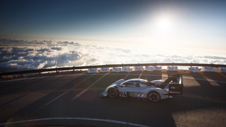 Met een in 250 dagen ontwikkelde elektrische auto zette Volkswagen een record op Pikes Peak