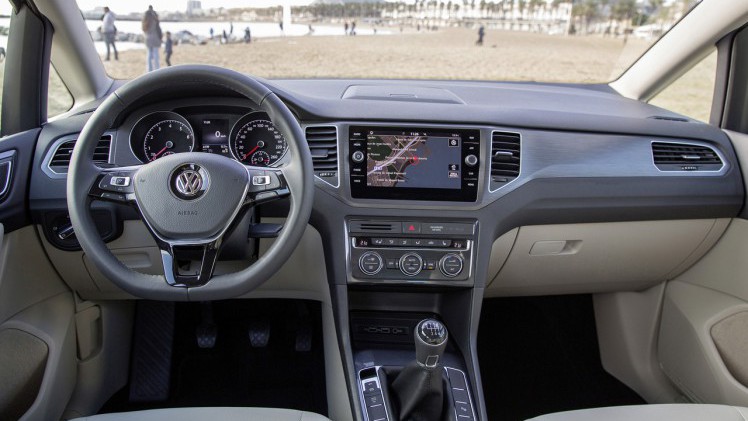 De vernieuwde Volkswagen Golf Sportsvan staat vanaf nu bij de dealer.