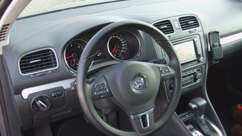 Volkswagen komt alweer met de zesde generatie van zijn succesnummer, de Golf. Net zoals de voorgaande edities wijzigt de fabrikant het uiterlijk slechts minimaal. Althans, zo op het eerste gezicht. Vo