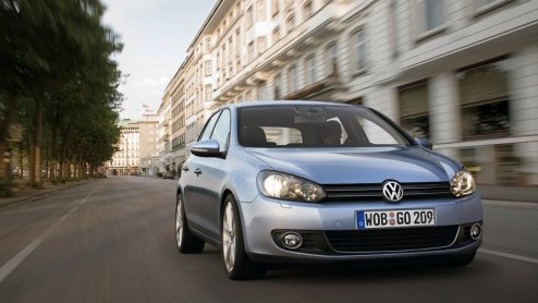 Aftellen is niet meer nodig, dit is de Volkswagen Golf VI! Na een reeks van spionagebeelden, spy videos en impressies zien we nieuwste generatie van de populaire VW in vol ornaat, die zijn voorganger
