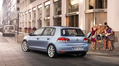 Aftellen is niet meer nodig, dit is de Volkswagen Golf VI! Na een reeks van spionagebeelden, spy videos en impressies zien we nieuwste generatie van de populaire VW in vol ornaat, die zijn voorganger