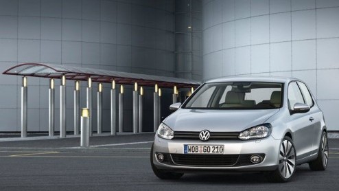 Aftellen is niet meer nodig, dit is de Volkswagen Golf VI! Na een reeks van spionagebeelden, spy videos en impressies zien we nieuwste generatie van de populaire VW in vol ornaat, die zijn voorganger