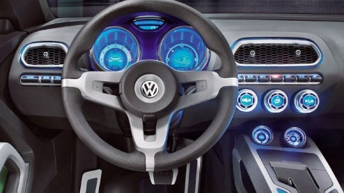 Volkswagen heeft gisteravond de Iroc conceptcar aan het publiek voorgesteld. Het studiemodel is een voorproefje op de nieuwe coup met Golf techniek die in 2008 bij de dealers moet komen te staan.