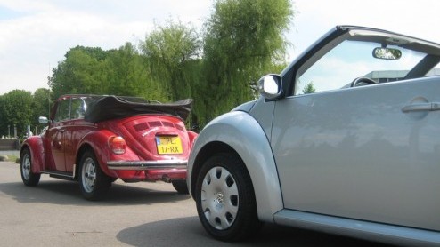 Er is er n jarig, hoera, hoera, dat kun je wel zien... Je zult misschien vreemd opkijken, maar de New Beetle is toch echt aan de beurt. Deze 'nieuwe Kever' van Volkswagen bestaat nu 10 jaar en dat v