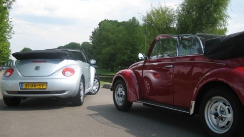 Er is er n jarig, hoera, hoera, dat kun je wel zien... Je zult misschien vreemd opkijken, maar de New Beetle is toch echt aan de beurt. Deze 'nieuwe Kever' van Volkswagen bestaat nu 10 jaar en dat v