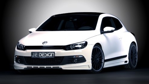 De nieuwe Scirocco staat nog niet koud bij de dealers of diverse tuners wagen zich er al aan de nieuwe sportieveling uit Wolfsburg naar eigen hand te zetten. JE Design pikt graag een graantje mee en p