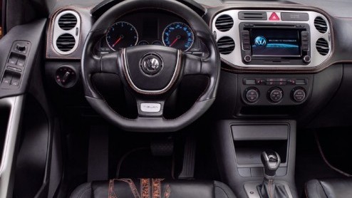 Het was al bekend dat Volkswagen met een model onder de Touareg bezig was en vandaag is het conceptmodel dan onthuld. We stellen je voor aan de Volkswagen Tiguan.
