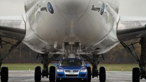 Publiciteitsstunten heb je in allerlei verschillende soorten en maten. Je moet tegenwoordig met wel iets heel erg opvallends komen, wil je de aandacht op je gevestigd krijgen. Volkswagen is hier naar 