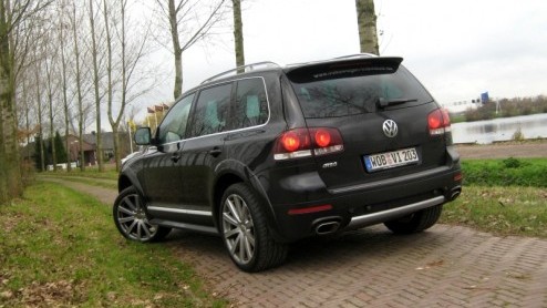 Sportief en snel willen zijn in een groot gevaarte van meer dan 2500 kilo die rijdt op diesel lijkt bij voorbaat al waanzin. Toch zijn een aantal modellen uit Duitsland te noemen die het onmogelijke m