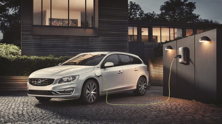 Volvo V60 Twin Engine en Mercedes C 350e met 15% bijtelling gaan tijdelijk in de aanbieding als Lease Edition.