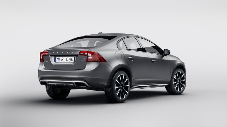 Volvo presenteert Volvo S60 Cross Country als primeur op de Detroit Auto Show 2015.