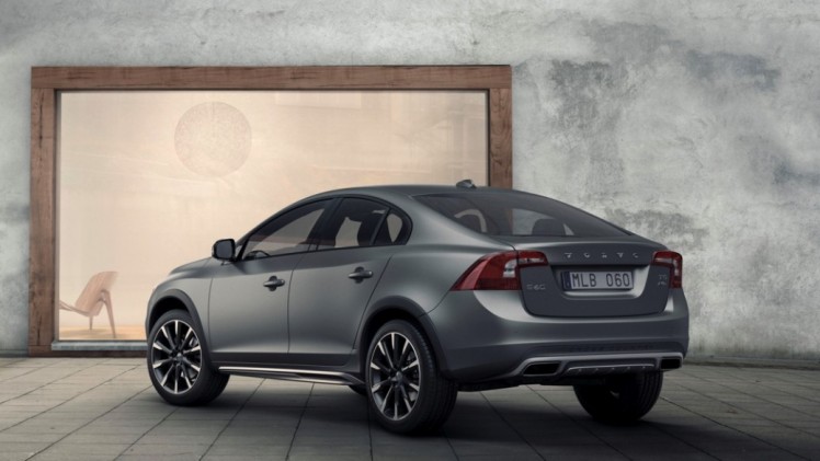 Volvo presenteert Volvo S60 Cross Country als primeur op de Detroit Auto Show 2015.