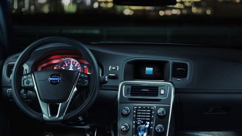 Ben je in de markt voor een S60 of V60 Polestar, dan kun je een aardige zak met geld achterlaten bij de dealer. Het topmodel is 20 mille duurder dan een T6 AWD. Daarvoor krijg je wel meer power en lux