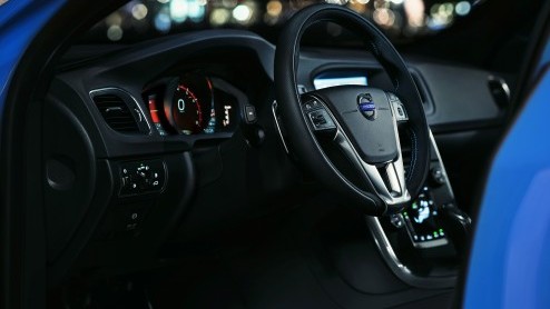 Ben je in de markt voor een S60 of V60 Polestar, dan kun je een aardige zak met geld achterlaten bij de dealer. Het topmodel is 20 mille duurder dan een T6 AWD. Daarvoor krijg je wel meer power en lux