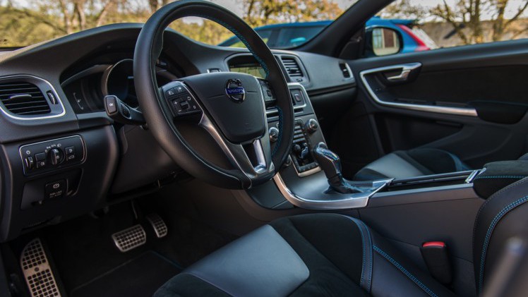 Volvo presenteert de nieuwe S60 en V60 Polestar met 2.0 liter viercilinder. Het 2017-model gaat aan de bak met 367 pk, minder gewicht en een achttrapsautomaat.