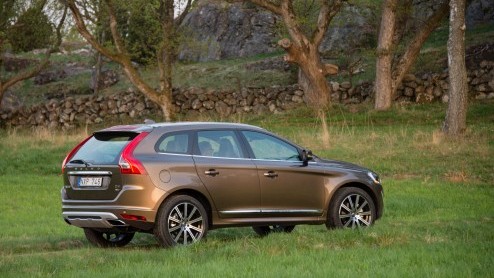 Volvo introduceert modeljaar 2015 voor de S60, V60 en XC60 met kleine wijzigingen aan het interieur en een update voor Volvo Sensus Connect.