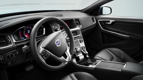 Volvo introduceert modeljaar 2015 voor de S60, V60 en XC60 met kleine wijzigingen aan het interieur en een update voor Volvo Sensus Connect.