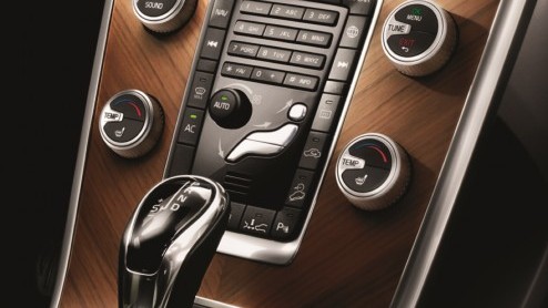 Volvo introduceert modeljaar 2015 voor de S60, V60 en XC60 met kleine wijzigingen aan het interieur en een update voor Volvo Sensus Connect.