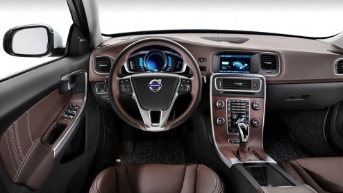 Volvo S60L Petrol Plug-in Hybrid Concept voor China met 2.0 liter DRIVE-E motor en achttrapsautomaat.