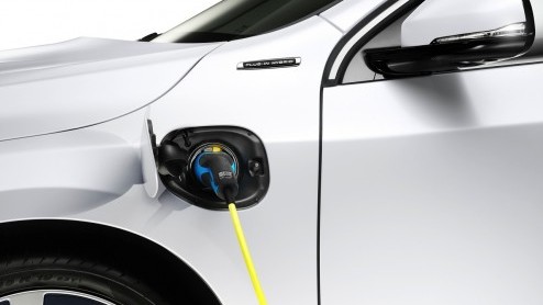 Volvo S60L Petrol Plug-in Hybrid Concept voor China met 2.0 liter DRIVE-E motor en achttrapsautomaat.