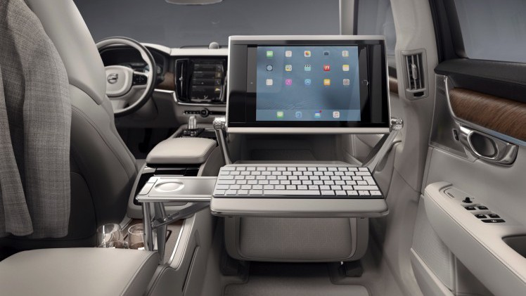 Volvo introduceert S90L en S90 Excellence. De S90 met extra wielbasis komt alleen in China op de markt, terwijl de S90 Excellence met Lounge Console ook naar Europa komt.