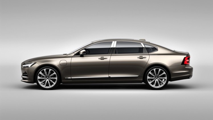 Volvo introduceert S90L en S90 Excellence. De S90 met extra wielbasis komt alleen in China op de markt, terwijl de S90 Excellence met Lounge Console ook naar Europa komt.