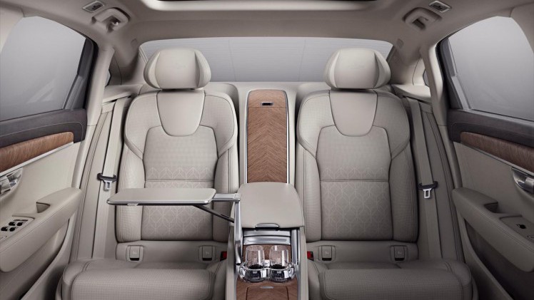 Volvo geeft een prijs aan de lange S90L Excellence.