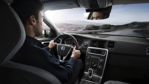 Volvo Sensus Connect altijd online en altijd up to date. Nieuw is de streamingdienst Rdio en de Park &Pay applicatie.