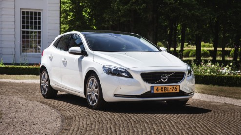 Autotest Volvo V40 D4. In deze rijtest van de V40 D4 Business lees je dat 14% bijtelling en 190 pk opperbest samen gaat. Volvo heeft de populaire leaseversie bovendien scherp netto geprijsd.