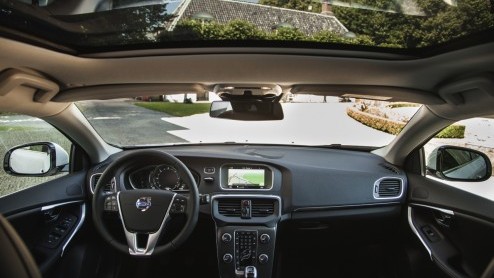 Autotest Volvo V40 D4. In deze rijtest van de V40 D4 Business lees je dat 14% bijtelling en 190 pk opperbest samen gaat. Volvo heeft de populaire leaseversie bovendien scherp netto geprijsd.