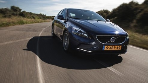 Autotest Volvo V40 D4. In deze rijtest van de V40 D4 Business lees je dat 14% bijtelling en 190 pk opperbest samen gaat. Volvo heeft de populaire leaseversie bovendien scherp netto geprijsd.