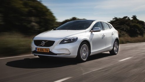 Autotest Volvo V40 D4. In deze rijtest van de V40 D4 Business lees je dat 14% bijtelling en 190 pk opperbest samen gaat. Volvo heeft de populaire leaseversie bovendien scherp netto geprijsd.