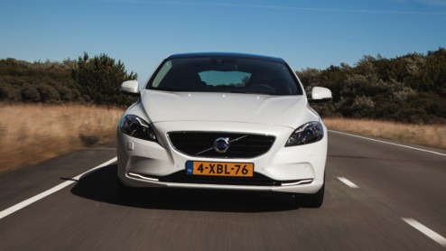 Autotest Volvo V40 D4. In deze rijtest van de V40 D4 Business lees je dat 14% bijtelling en 190 pk opperbest samen gaat. Volvo heeft de populaire leaseversie bovendien scherp netto geprijsd.