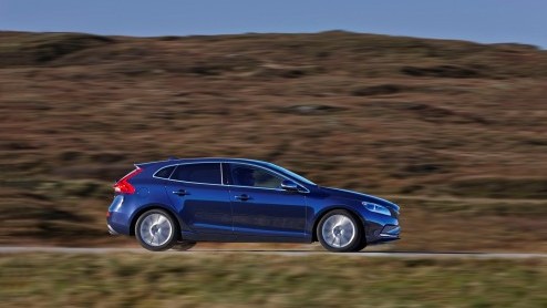 Volvo heeft de V40 met D4 dieselmotor jaloersmakend geprijsd. Dankzij de DRIVE-E diesel komt de V40 in aanmerking voor 14% bijtelling. En dat met 190 pk vermogen!
