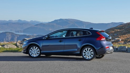 Volvo heeft de V40 met D4 dieselmotor jaloersmakend geprijsd. Dankzij de DRIVE-E diesel komt de V40 in aanmerking voor 14% bijtelling. En dat met 190 pk vermogen!