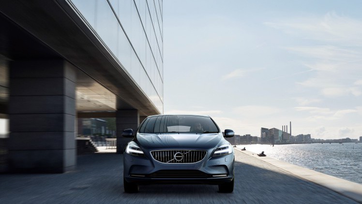 Volvo V40 Private Lease met het faceliftmodel in 2016 vanaf 369 euro per maand. De V40 Nordic is vanaf 389 euro per maand met prive-lease te rijden.