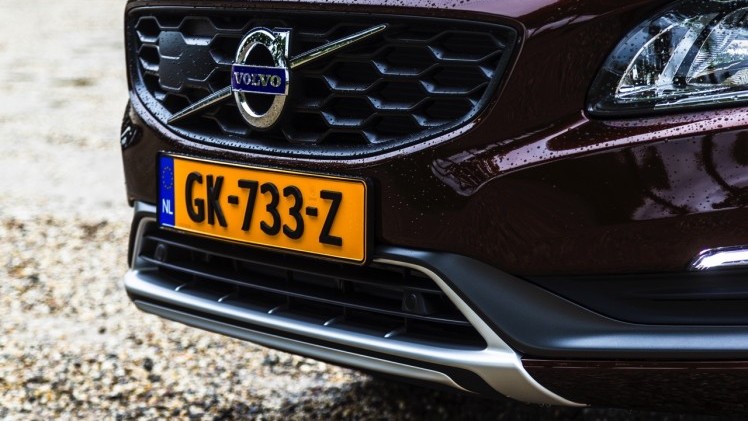 Autotest Volvo V60 Cross Country, de stoere V60 met extra bodemvrijheid en een offroad uitstraling waarbij de diesel van 20% bijtelling profiteert.