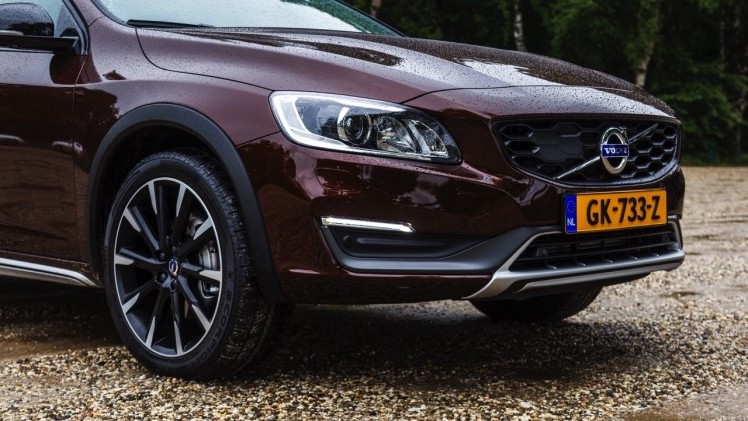 Autotest Volvo V60 Cross Country, de stoere V60 met extra bodemvrijheid en een offroad uitstraling waarbij de diesel van 20% bijtelling profiteert.